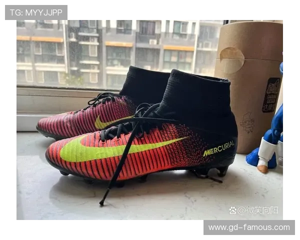 黑色足球鞋球星展现风采与实力的完美结合，运动场上的非凡表现引领潮流